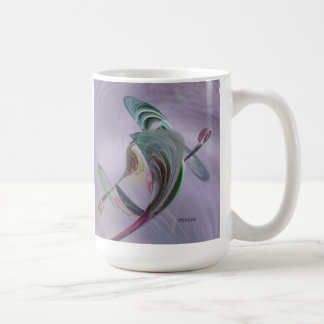 caneca de café com uma flor do fractal