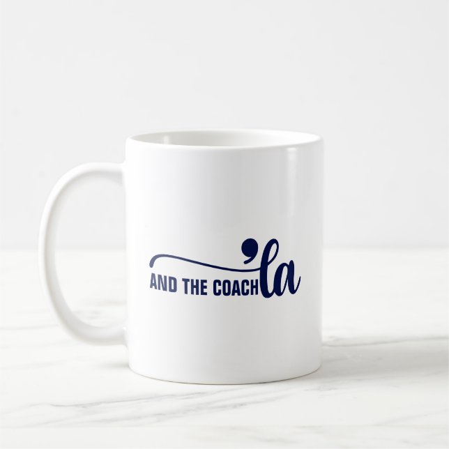 Caneca De Café Comma la & Coach | Kamala Harris Coach Blue (Esquerda)