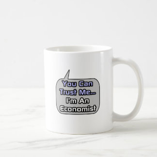 Caneca De Café Confie em mim. Sou economista