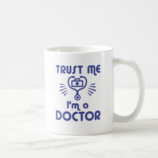 Caneca De Café Confie em mim, sou médico (Direita)