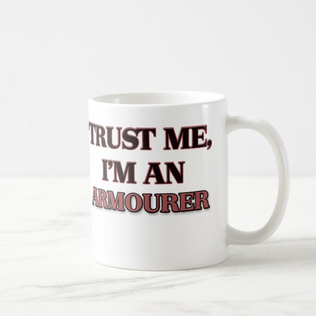 Caneca De Café Confie que eu mim é um Armourer (Direita)