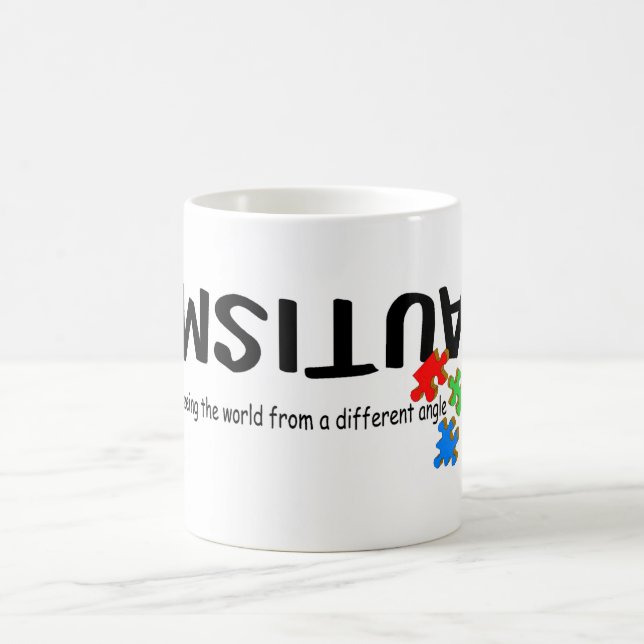 Caneca De Café Considerando o mundo de um ângulo diferente (Centro)