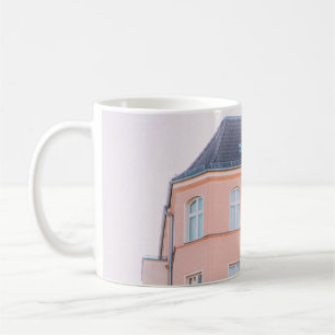 CANECA DE CAFÉ CONSTRUÇÃO DE CONCRETOS BRANCOS E LARANJAS