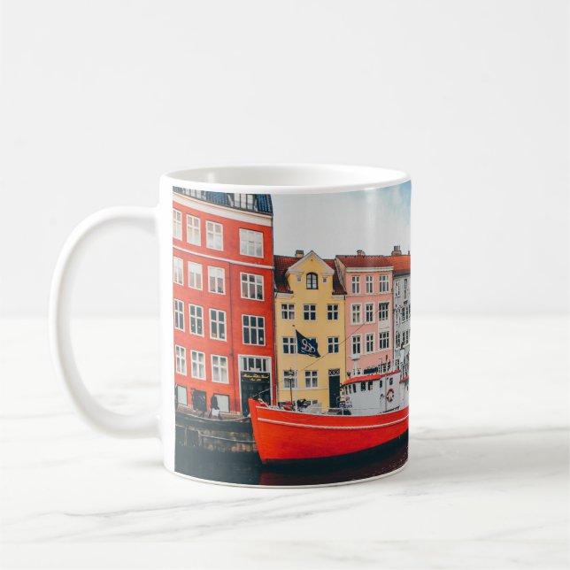 CANECA DE CAFÉ CONSTRUÇÃO DE CONCRETOS VERMELHOS E BRANCOS (Esquerda)