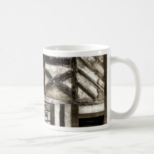 Caneca De Café Construção velha rústica da madeira e da pedra