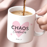 Caneca De Café Coordenador do Caos Personalizado - Mug de Café Ro<br><div class="desc">Coloque o estilo com o Coordenador de Cães Personalizado, Pink Coffee Mug! Essa caneca moderna e minimalista apresenta uma design de roteiro divertida que captura perfeitamente o espírito dos planejadores de eventos e mães que prosperam no caos. É um presente ideal para qualquer um que se dedique às exigências do...</div>