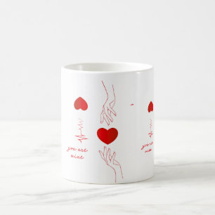 Caneca De Café Copo de Amor Minimalista com Coração Batendo e Mão