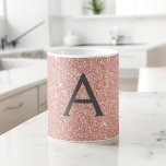 Caneca De Café Cor-de-rosa - Rosa Dourado Sparkle Glitter Monogra<br><div class="desc">Cor-de-rosa-azul - Rosa Dourada e Cinza de carvão (Cinza) Minigrama Nome do Monograma e Mug Inicial de Café. A caneca é o presente perfeito para alguém que ama ouro rosa.</div>