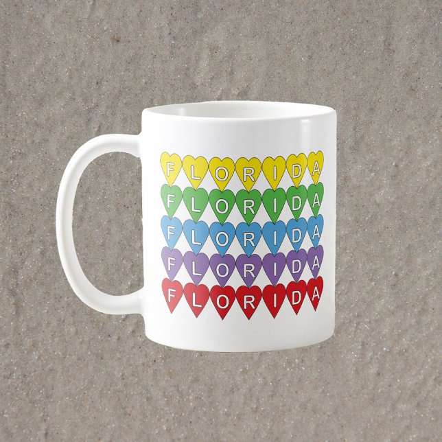 Caneca De Café Corações Arco-íris da Flórida (A mug that says Florida in red, yellow, green, blue & purple hearts.)