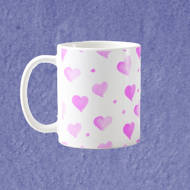 Caneca De Café Corações Bolinhas Padrão de Aquarela Rosa (A mug with a pattern of pink watercolor hearts and polka dots)