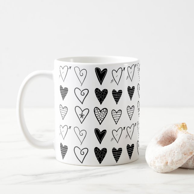 Caneca De Café Corações Pretos e Brancos (Com Donut)