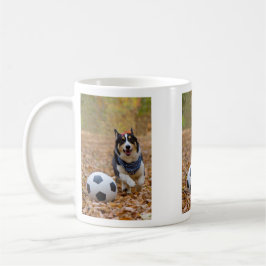 Caneca De Café Corgi que joga o futebol