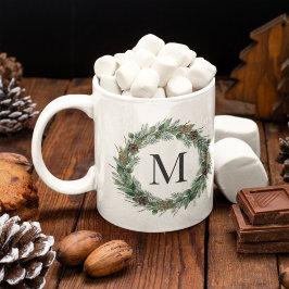 Caneca De Café Coroa de Pinheiro de Inverno com Monograma