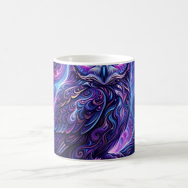 Caneca de Café Coruja Abstrata Roxa Cósmica (Centro)