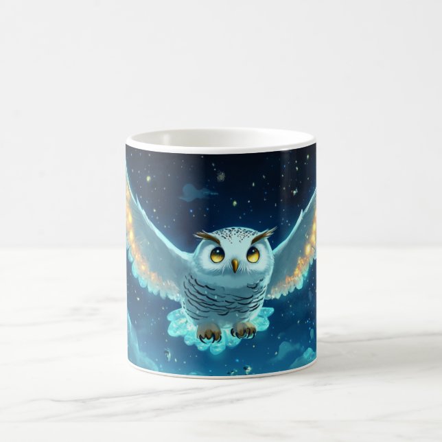 Caneca De Café coruja nevando voando no céu noturno. (Centro)