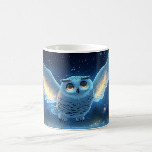 Caneca De Café coruja nevando voando no céu noturno.