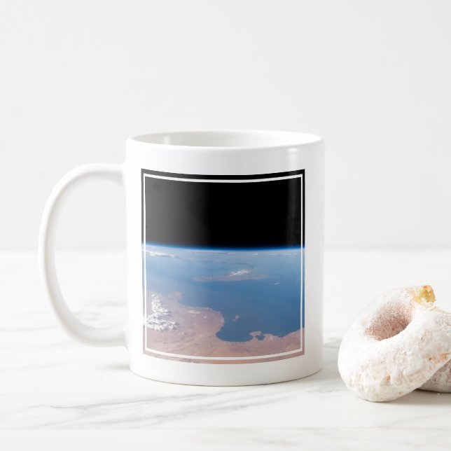 Caneca De Café Costa Da Tunísia E Líbia E Ilha Da Sicília (Com Donut)