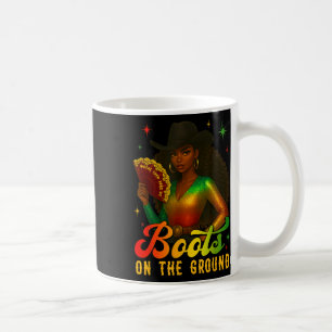 Caneca De Café Cowgirl Se Arrementa No Terreno No Décimo Junto On
