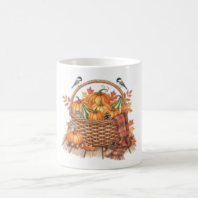 Caneca De Café Cozy Autumn Harvest Basket with Mice and Birds (Centro)