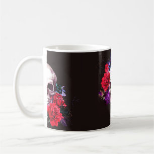 Caneca De Café Crânio com ramos de flores escuras e mar rosa ver