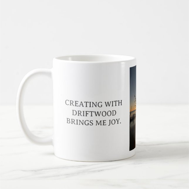 CANECA DE CAFÉ CREATING WITH DRIFTWOOD BRINGS ME JOY, WHITE MUG (Esquerda)