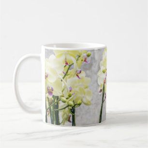 Caneca De Café Creme Romântico Elegante e Orquídeas Liláticas