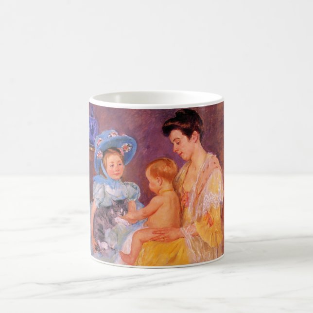 Caneca De Café Crianças brincando com um gato (por Mary Cassatt) (Centro)