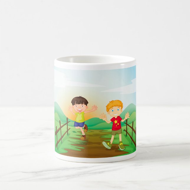 Caneca De Café Crianças Felizes Brincando Lá Fora (Criador carregado)