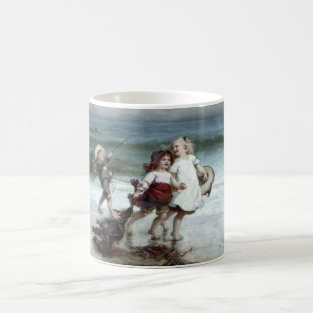 Caneca De Café Crianças fingindo ser cavalos na praia (Centro)