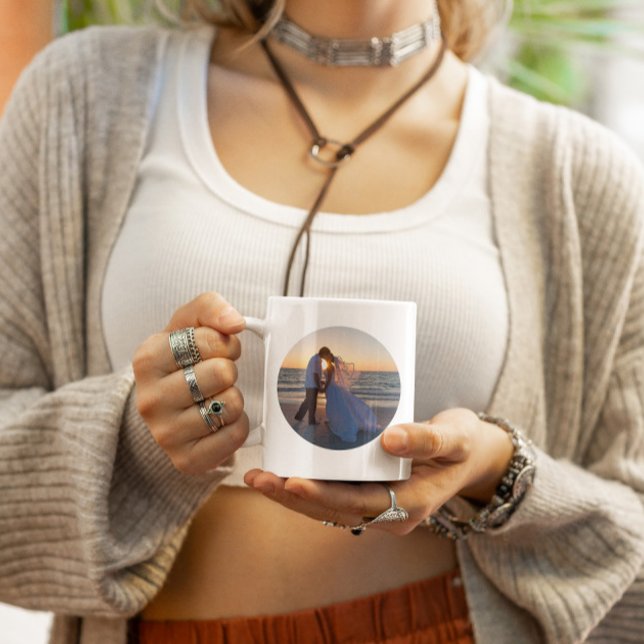 Caneca De Café Crie seu próprio círculo de foto de casamento (Create Your Own Circle Shape Wedding Photo Coffee Mug)