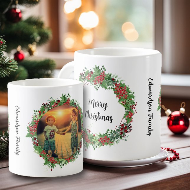 Caneca De Café Crie sua própria foto da família Feliz Natal (Create your own Merry Christmas family photo Coffee Mug. Very personal and unique Holiday mug.)