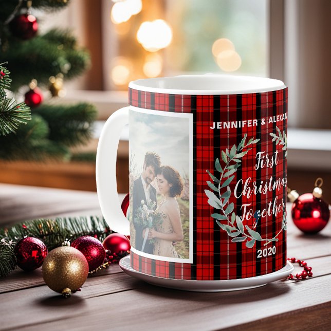 Caneca De Café Crie sua própria foto do Primeiro Natal juntos (Beautiful rustic buffalo plaid patterned First christmas together photo Coffee Mug.
)