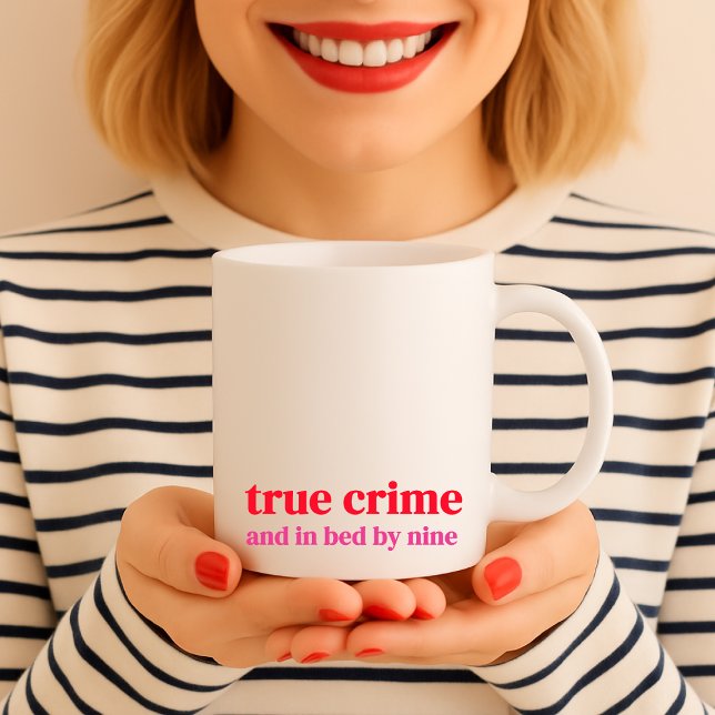Caneca De Café Crime real e na cama por nove (Criador carregado)