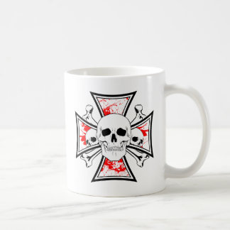 Caneca De Café Cruz do ferro com crânios e ossos da cruz