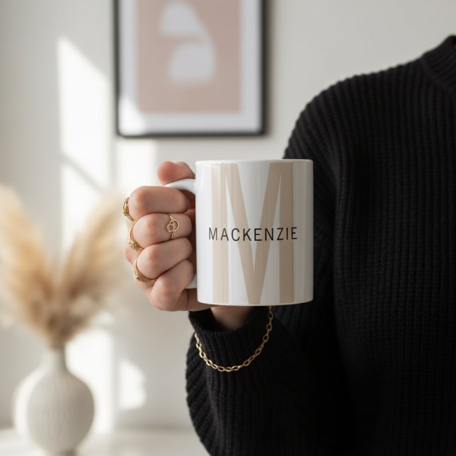 Caneca De Café Custom Beige Monogram Mug Gift for Teacher or Girl (Personalized Beige Name Mug – Birthday, Christmas & Graduation Gift for Her)