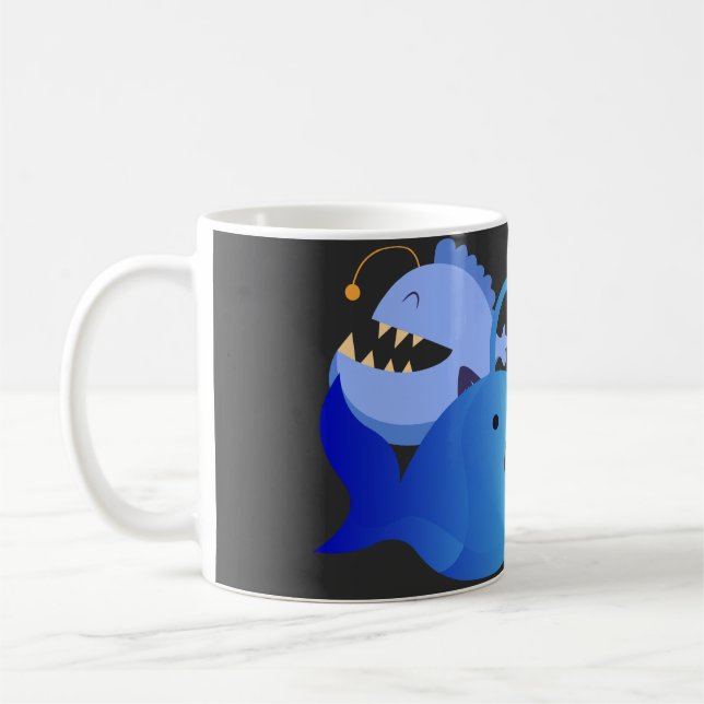 Caneca De Café Cute Anglerfish Duo | Funny Deep Sea Fish Coffee (Esquerda)