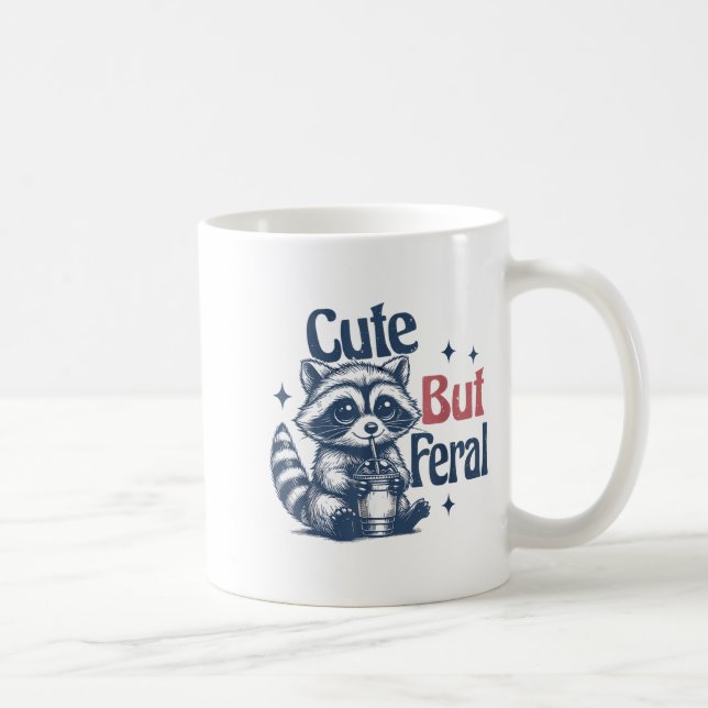 Caneca De Café Cute But Feral Raccoon Drinking Boba Toddler Vinta (Direita)