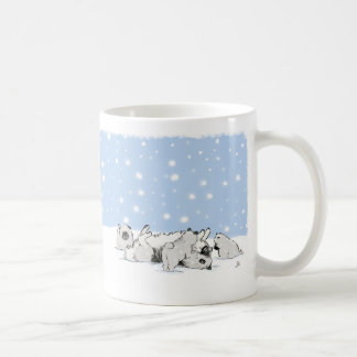 Caneca De Café Cute Keeshond e Puppies Brincando | Chaves de neve