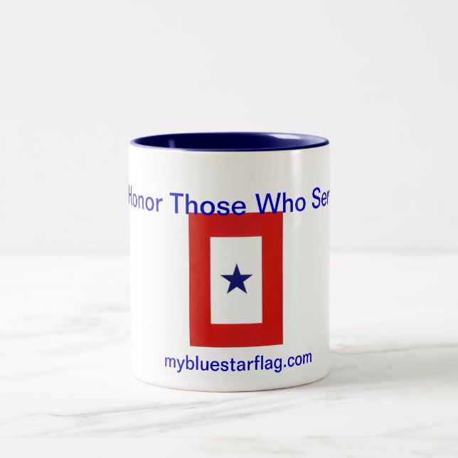 Caneca de café da bandeira da estrela azul: Honre (Centro)