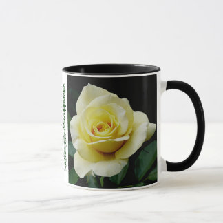 Caneca de café da campainha do rosa amarelo