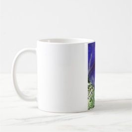 Caneca de café da flor da corriola