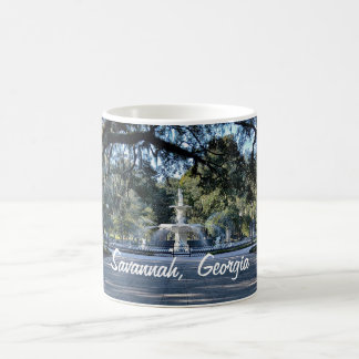 Caneca de café da fonte de Geórgia do savana
