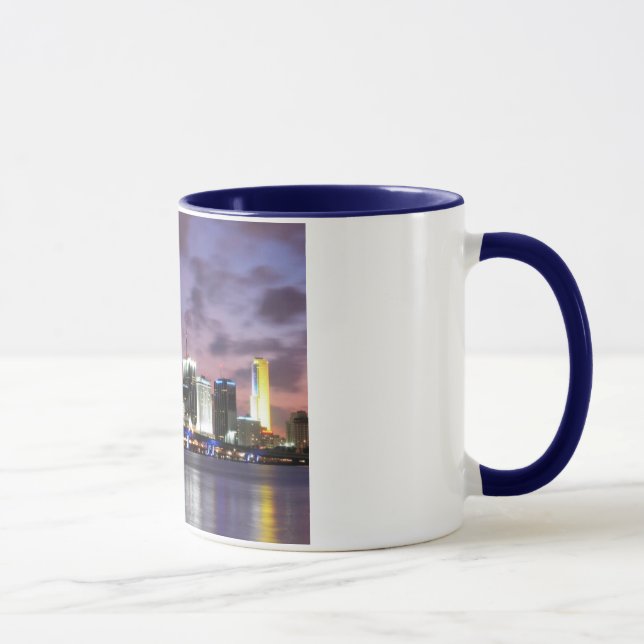 Caneca de café da skyline da noite de Miami (Direita)