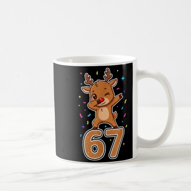Caneca De Café Dabbing 67 Reindeer 67 Funny Six Seven Meme Gen Z  (Direita)