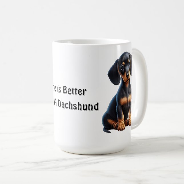 Caneca De Café Dachshund Puppy Sentado e Olhando com Inocente (Frente Esquerda)