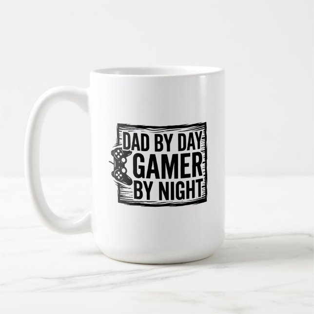 Caneca De Café Dad By Day Gamer By Night T-Shirt - Funny Gaming D (Esquerda)