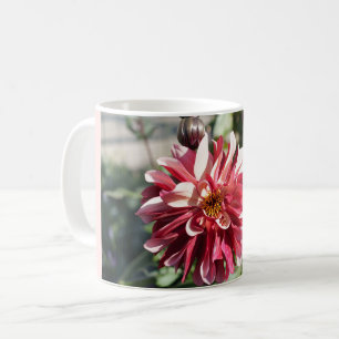 Caneca De Café Dália Vermelha – Fotografia Floral de Arte Fino