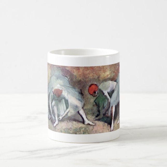 Caneca De Café Dançarinos Amarrando Seus Calçados, Edgar Degas (Centro)
