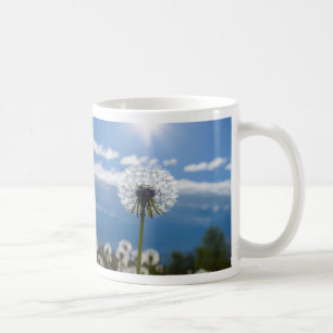 Caneca De Café Dandelion No Café Claro