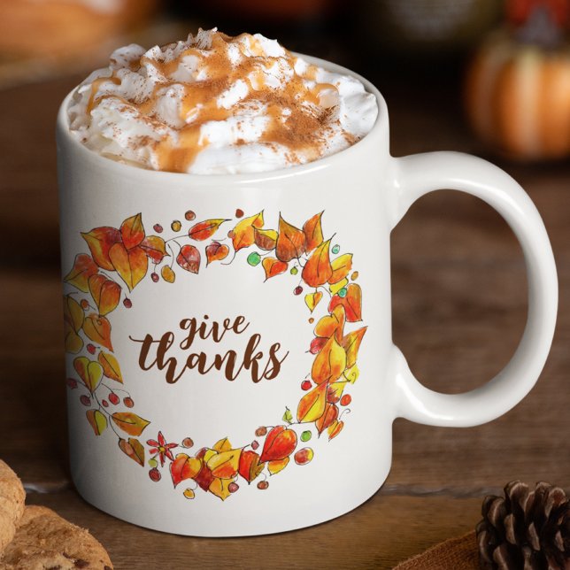 Caneca De Café Dar Obrigados de Ação de Graças Folhas de outono (Your Thanksgiving coffee and tea tastes extra warm and cozy sipped from this hand-illustrated cup!
)